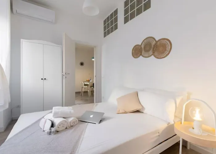 Trastevere Station 2br & Balcony